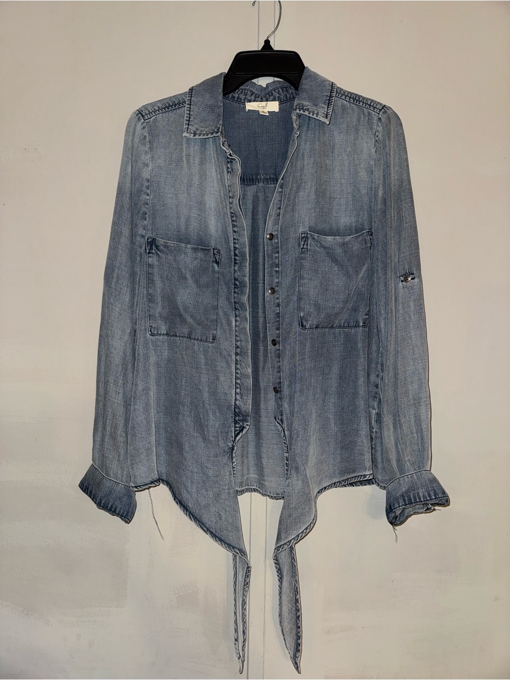 easel Light Denim Button-Front Tie Shirt